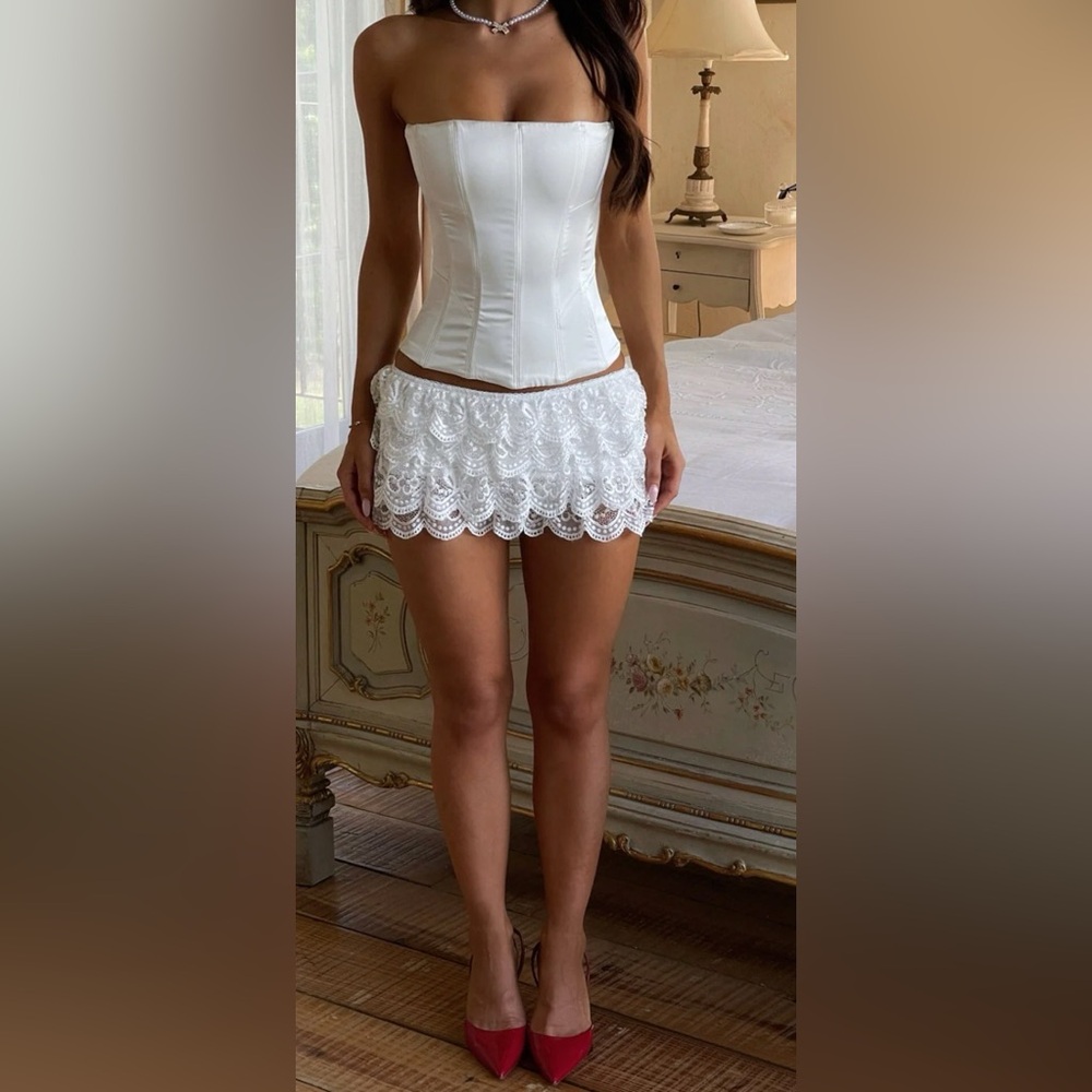 White Lace Scalloped Hem Women's Shorts